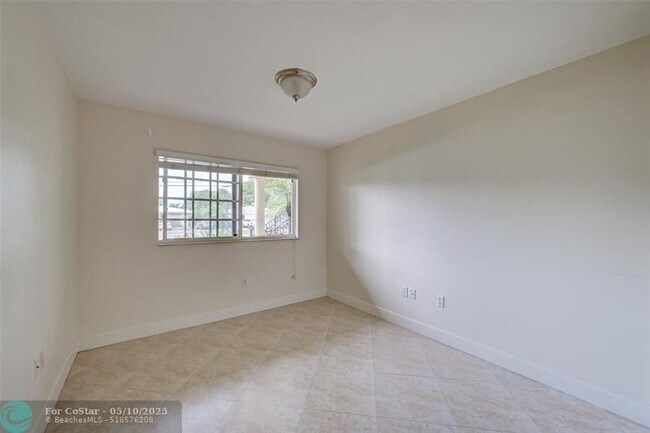 Building Photo - 410 SW 15th St