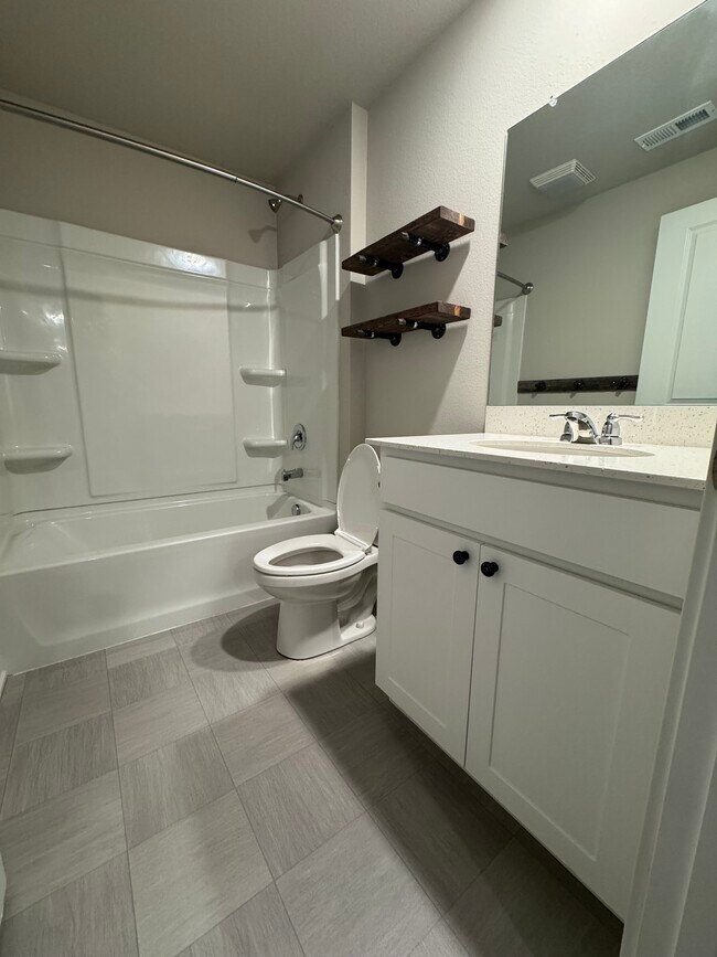 Building Photo - 2200 Barry Dr