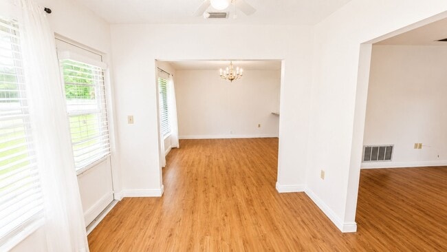 Building Photo - 1624 Whitehead Dr