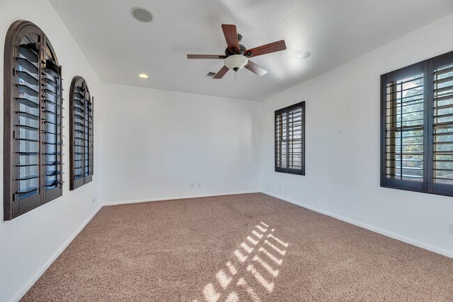 Building Photo - Highly Upgraded SPACIOUS home in desirable Aviano in Desert Ridge!