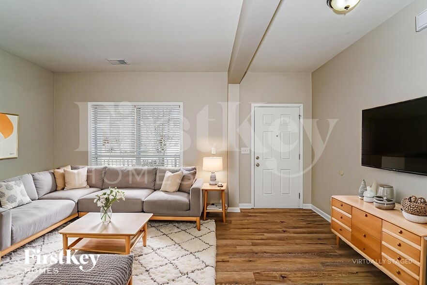 Building Photo - 535 Bentmoor Dr