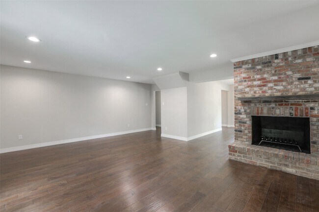 Building Photo - 730 Bison Dr