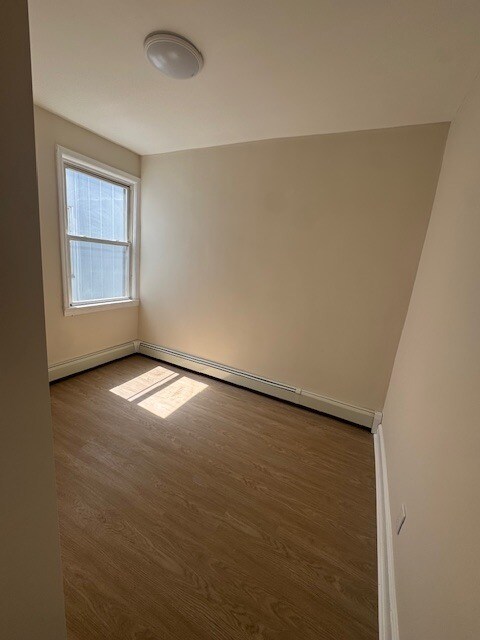 Building Photo - 92 Maple St