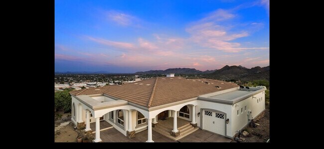 Building Photo - 1823 E Windrose Dr