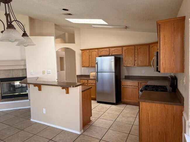 Building Photo - NW Home