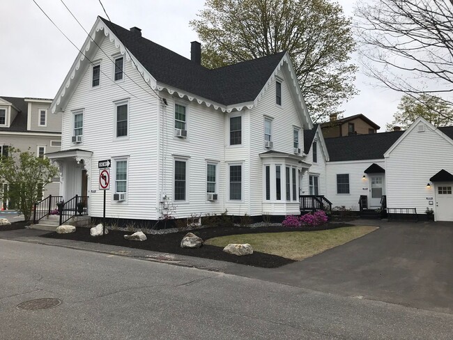 Primary Photo - Gorgeous Downtown Brunswick 4+ Bedroom House