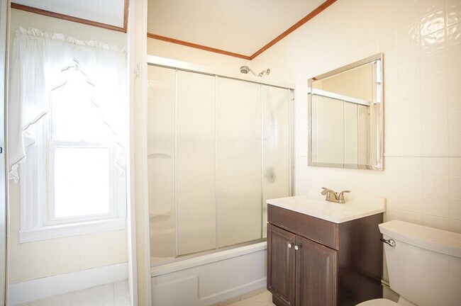 Building Photo - 13 Weston St