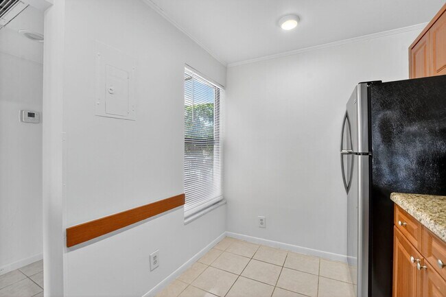 Building Photo - 11 Royal Palm Way