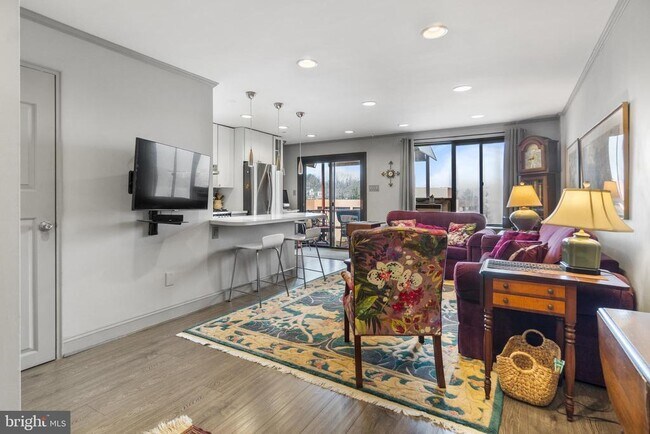 Building Photo - 1593 N Colonial Terrace