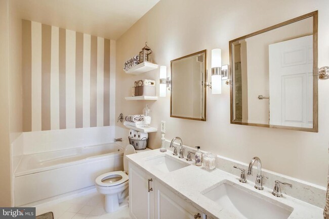 Building Photo - 4951 Brenman Park Dr
