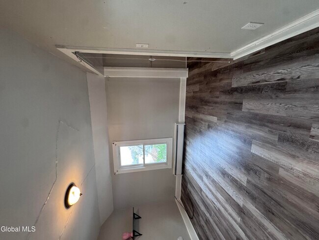 Building Photo - 10 Grace St