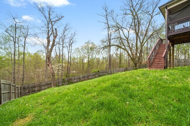 Building Photo - 1831 Camelot Dr