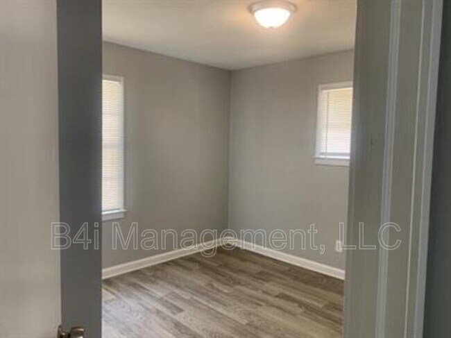 Building Photo - 1045 Enoch Dr