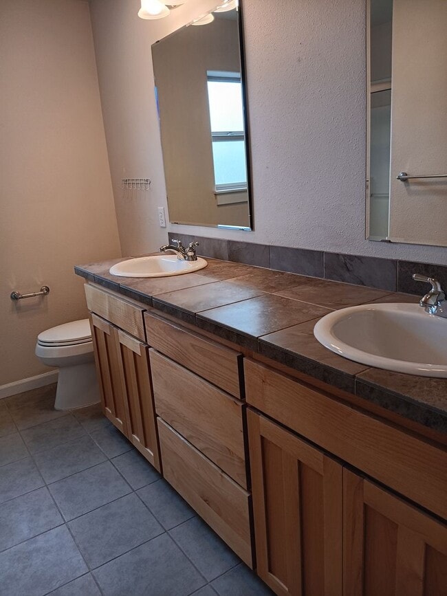 Building Photo - Beautiful Townhouse in West Salem is Ready...