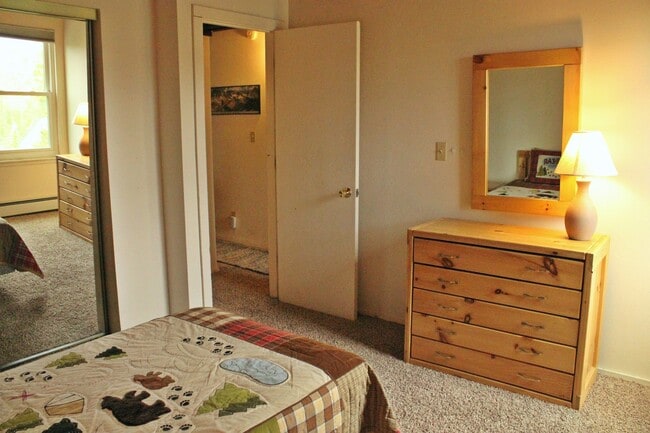 Building Photo - Treehouse Condo- 2 Bedroom/2 Bath Unit with Wifi & Clubhouse