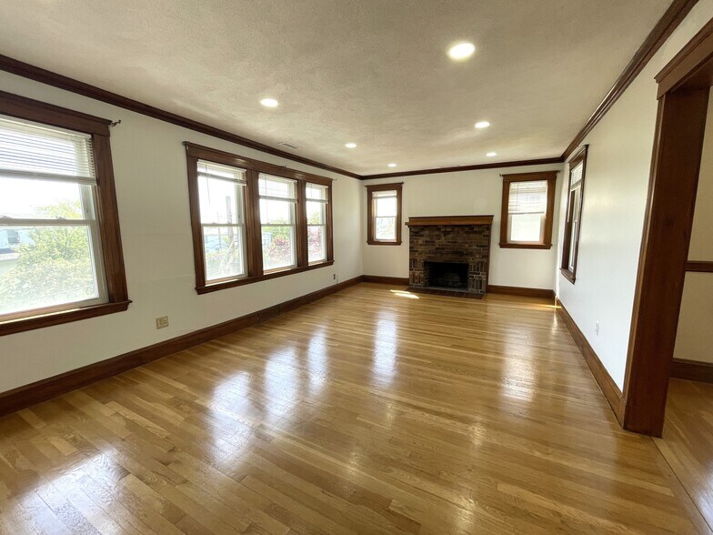 Building Photo - 56 Edgecliff Rd
