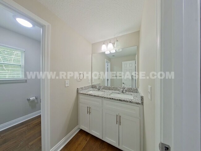 Building Photo - 147 Gillis Dr