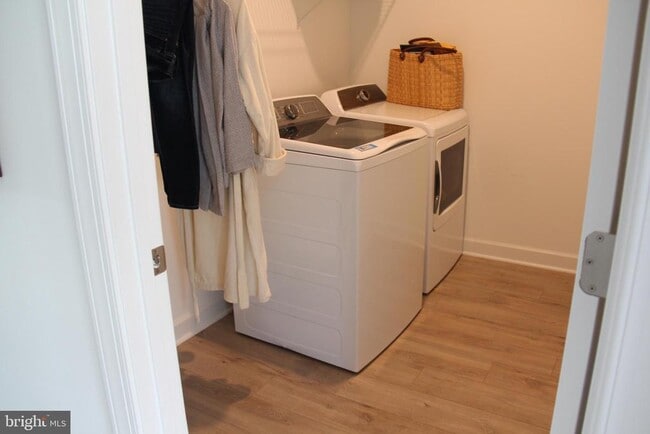 Building Photo - 4975 Longmire Wy