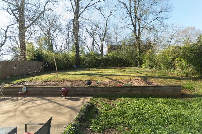Building Photo - 3 Br home minutes away from campus!