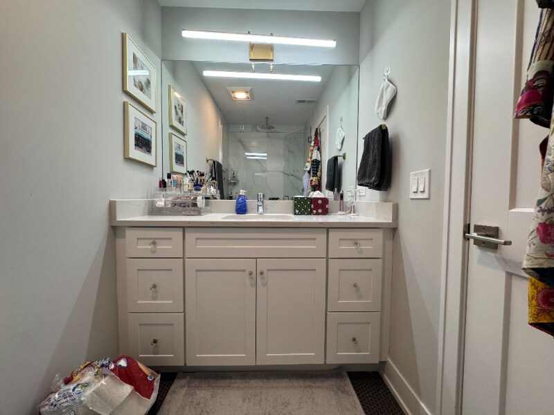 Building Photo - 1535 N Maplewood Ave