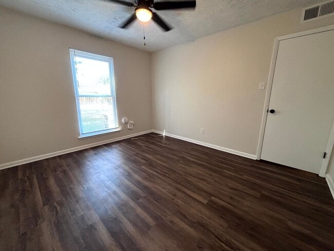 Building Photo - 1003 Madiera Ct