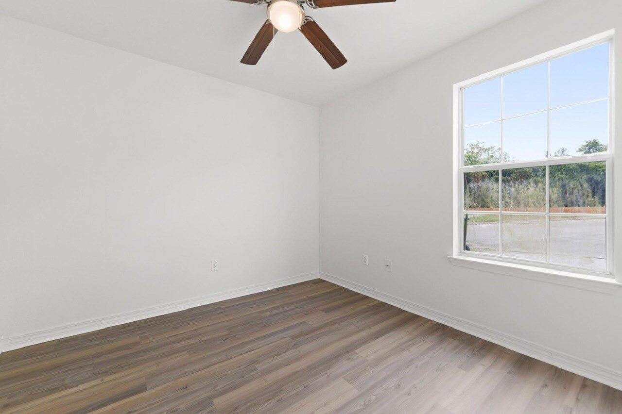 Building Photo - 957 Middle Ln