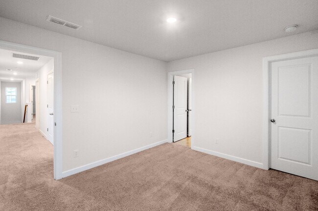 Building Photo - Beautiful and Spacious Home in the Heart o...