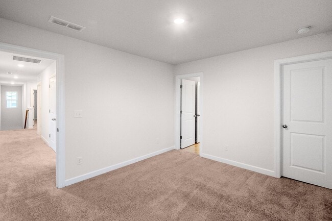 Building Photo - Beautiful and Spacious Home in the Heart of Pineville!