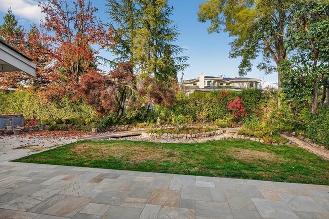 Building Photo - 860 Monte Rosa Dr