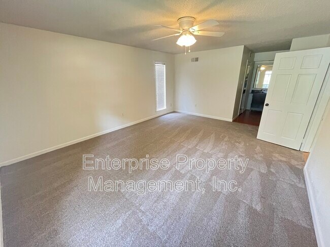 Building Photo - 9161 Gainsborough Dr