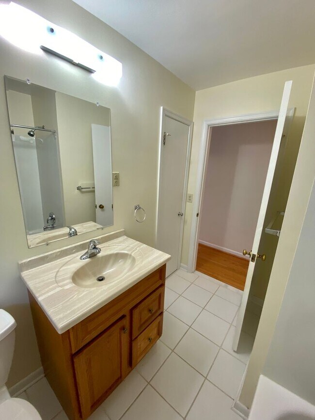 Building Photo - Charming 3Bedroom/2Bathroom Detached Home ...