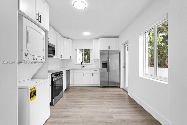 Building Photo - 250 NW 45th St