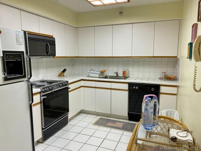 Building Photo - 3530 Mystic Pointe Dr