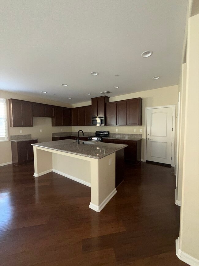 Building Photo - Chervil Way