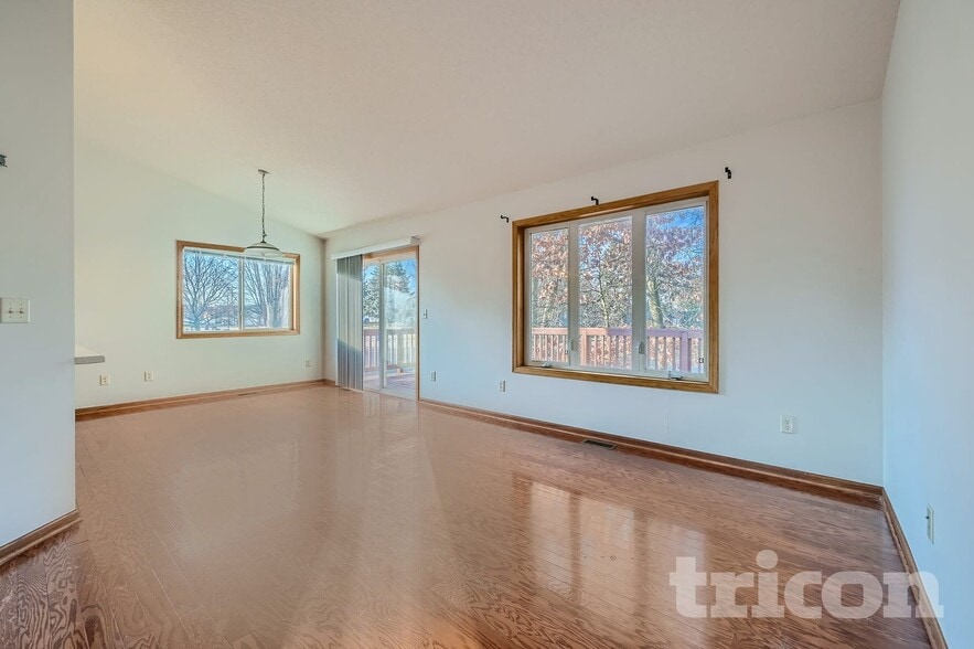 Building Photo - 446 9th St SW