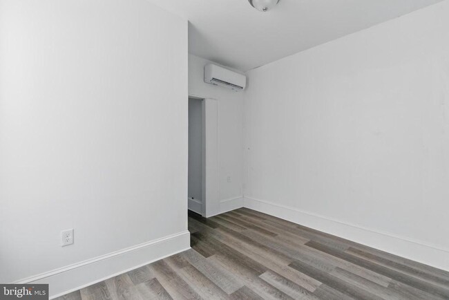 Building Photo - 428 S 56th St