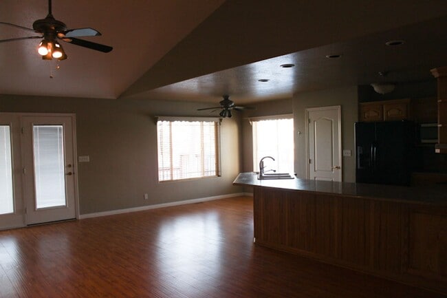 Building Photo - Spacious 3-Bedroom, 2-Bathroom Home with a Beautiful Yard in Cedar City
