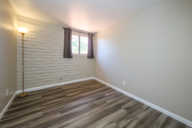 Building Photo - 3221 S Grady Ave