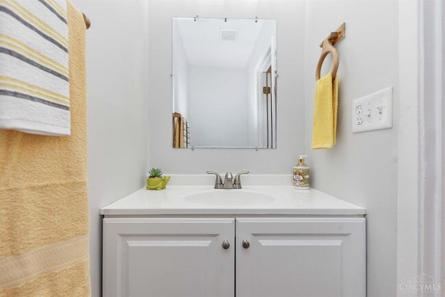 Building Photo - 44 Apple Ln