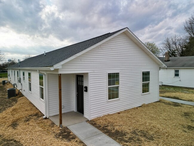 Building Photo - 836 Maple St