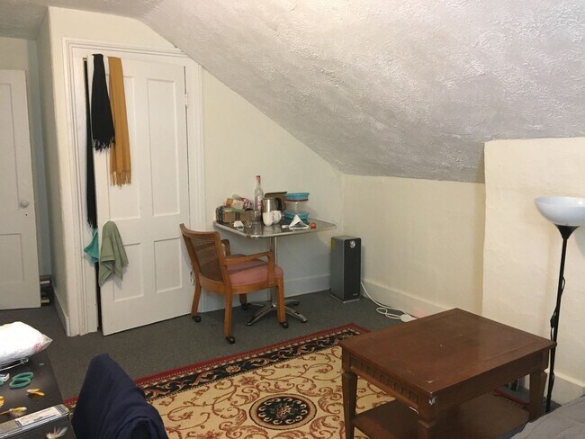 Building Photo - 7 University Pl