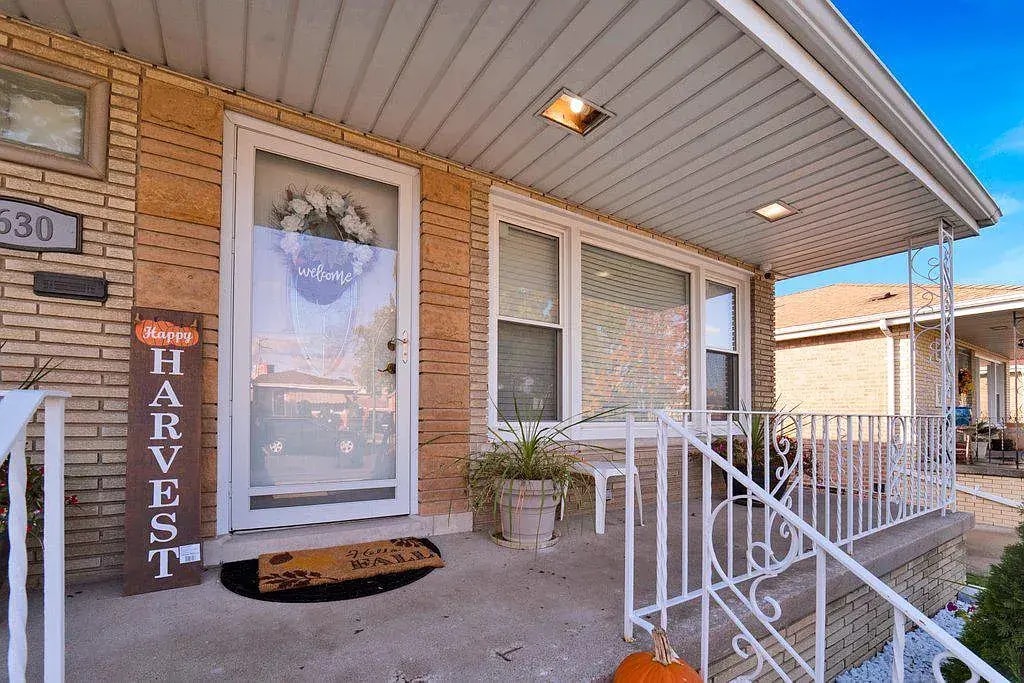 Building Photo - 8630 S Komensky Ave