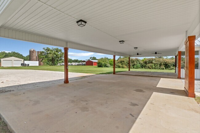 Building Photo - Loxley