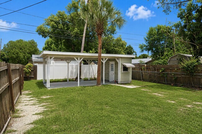 Building Photo - 2 Bedroom, 1 Bathroom Home for Rent in St Pete!