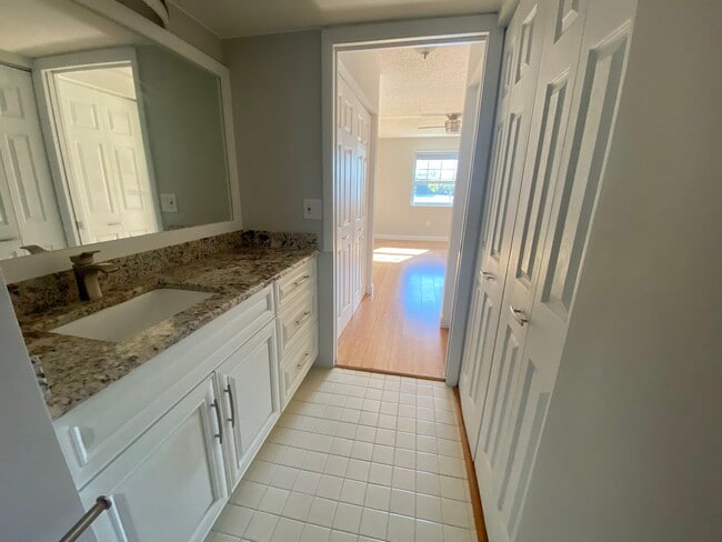 Building Photo - 2871 N Oakland Forest Dr