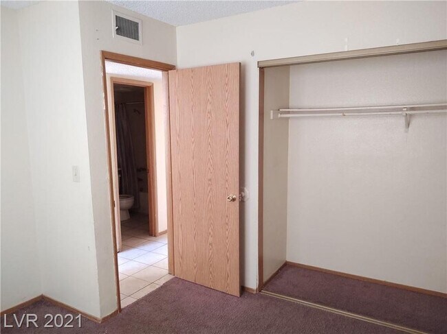 Building Photo - 2112 Sun Ave