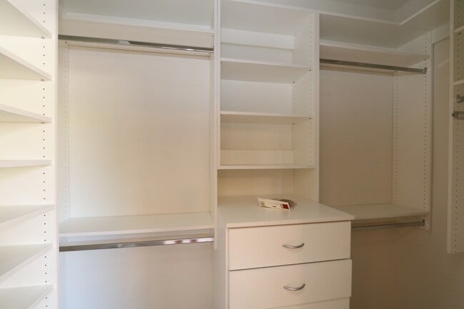 Building Photo - * Single Story * Southwest * Near Beltway * Shopping *