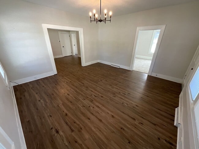 Building Photo - Charming 3 bedroom/1.5 bathroom REMODELED home close to High Point University