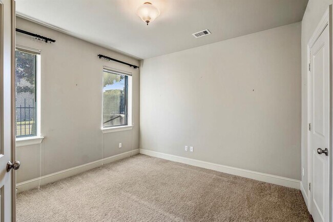 Building Photo - 2824 Leeland St