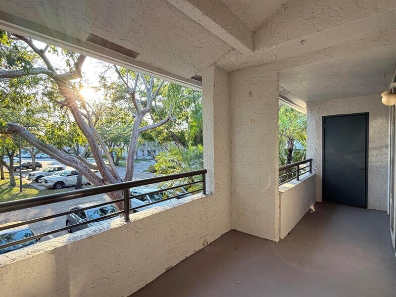 Building Photo - 921 Lyons Rd